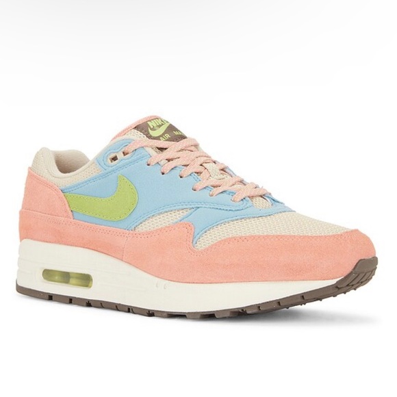 Nike - Picture 4 of 6